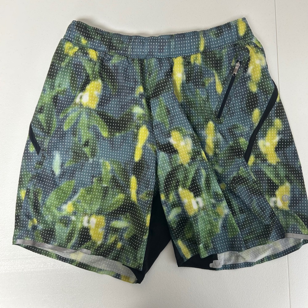 Lululemon Athletic Surge Shorts Mens Medium Green‎ Yellow Abstract Mesh Liner 6"